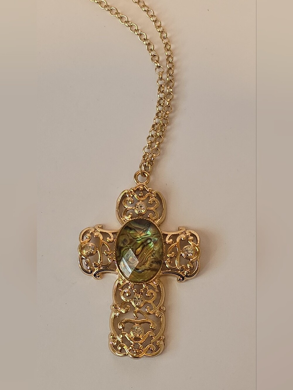 NEW WITHOUT Tags Gold Cross Necklace